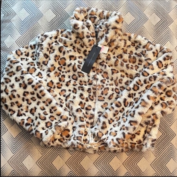 PINK Victoria's Secret Sweaters - ❄️ VS Pink Leopard Print Sweater